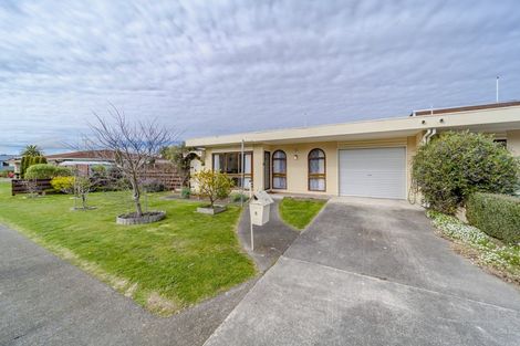 Photo of property in 5 Waverley Street, Waipawa, 4210