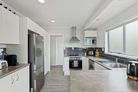 Photo of property in 10 Royalty Rise, Red Beach, 0932