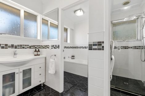 Photo of property in 4 Prestige Place, Castor Bay, Auckland, 0620