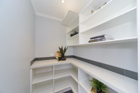 Photo of property in 3 Vaucluse Heights, Fitzherbert, Palmerston North, 4410