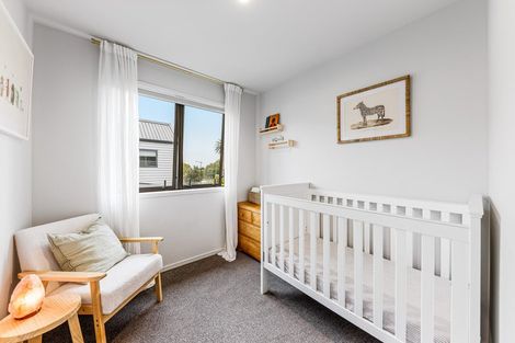 Photo of property in 15 Pakoro Close, Hobsonville, Auckland, 0618