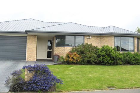 Photo of property in 5 Farnswood Place, Redwood, Christchurch, 8051