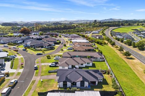 Photo of property in 82 Puhirake Crescent, Pyes Pa, Tauranga, 3112