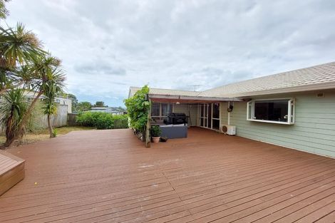 Photo of property in 47 Broadfield Street, Massey, Auckland, 0614
