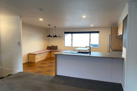 Photo of property in 3 Kelvin Grove, Te Aro, Wellington, 6011