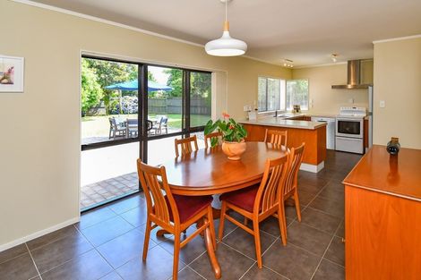 Photo of property in 3 Donegan Place, Conifer Grove, Takanini, 2112