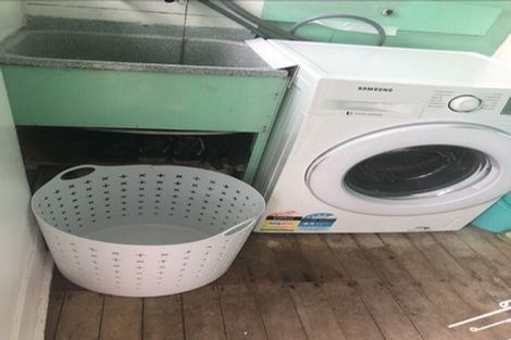 Photo of property in 47 Yeovil Road, Te Atatu Peninsula, Auckland, 0610