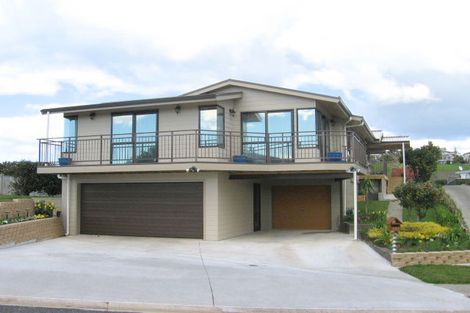 Photo of property in 121 Bruce Wallace Place, Whangamata, 3620