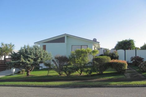 Photo of property in 16 Morning View, Titahi Bay, Porirua, 5022