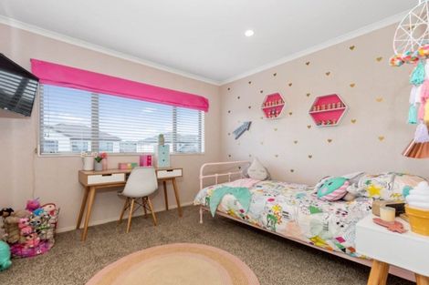 Photo of property in 9 Breon Place, Flat Bush, Auckland, 2016