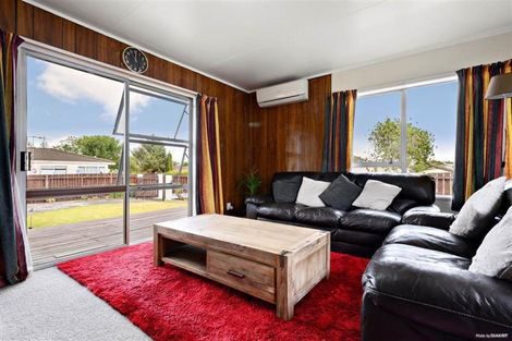 Photo of property in 17 Helms Place, Manurewa, Auckland, 2102