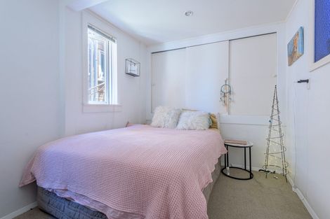 Photo of property in 148 The Esplanade, Houghton Bay, Wellington, 6023