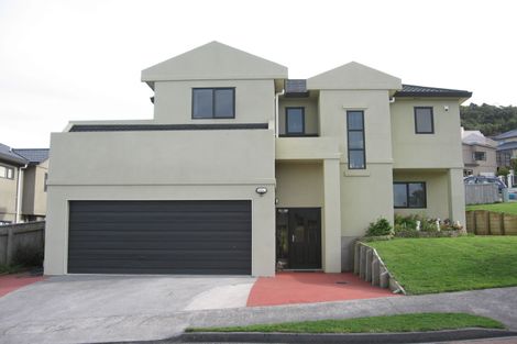 Photo of property in 2 Forbes Lane, Newlands, Wellington, 6037