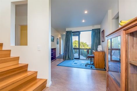 Photo of property in 100 Viewmont Drive, Harbour View, Lower Hutt, 5010