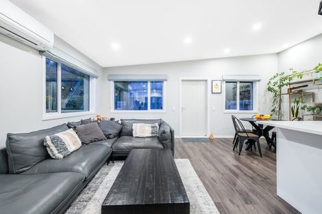 Photo of property in 1a Court Road, Tawa, Wellington, 5028