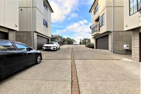 Photo of property in 4 Luxor Place, Massey, Auckland, 0614