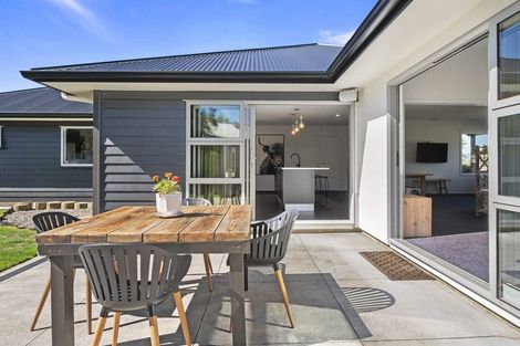 Photo of property in 6 Waimarama Court, Roslyn, Palmerston North, 4414