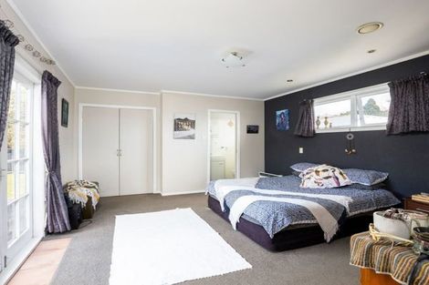 Photo of property in 6 Rarawa Place, Vogeltown, New Plymouth, 4310