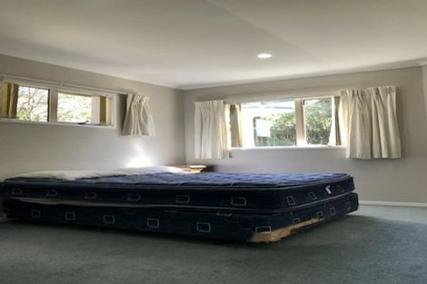 Photo of property in 52 Dress Circle, Newlands, Wellington, 6037