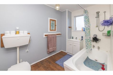 Photo of property in 13 Rowcliffe Crescent, Avonside, Christchurch, 8061