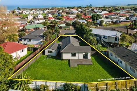 Photo of property in 22 Dungarvon Place, Clendon Park, Auckland, 2103