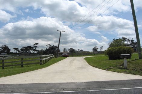 Photo of property in 105 Riverhead Road, Kumeu, 0892