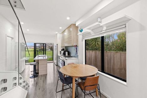 Photo of property in 15c Arney Road, Ranui, Auckland, 0612