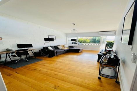 Photo of property in 2/289 Glenfield Road, Glenfield, Auckland, 0629