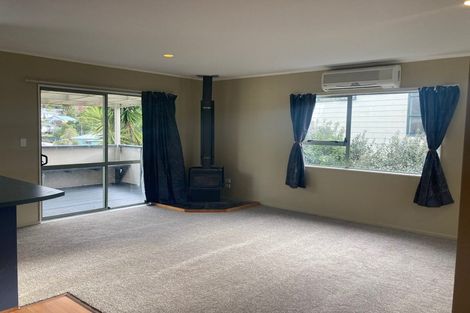 Photo of property in 15 Loughanure Place, Massey, Auckland, 0614