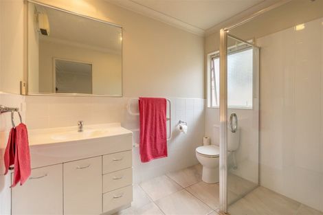 Photo of property in 2 Arthur Close, Clive, 4102