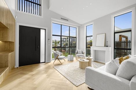 Photo of property in 18 Pukeko Road, Hobsonville, 0616