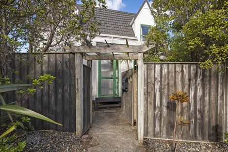 Photo of property in 60 Frobisher Street, Island Bay, Wellington, 6023