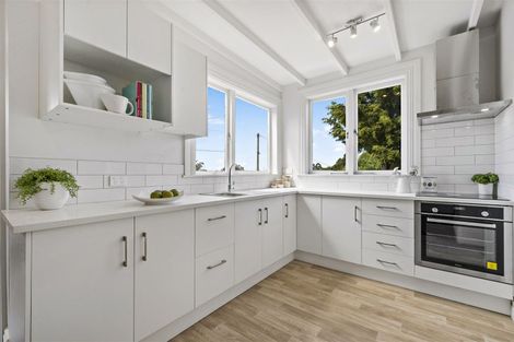 Photo of property in 42 Blockhouse Bay Road, Avondale, Auckland, 1026