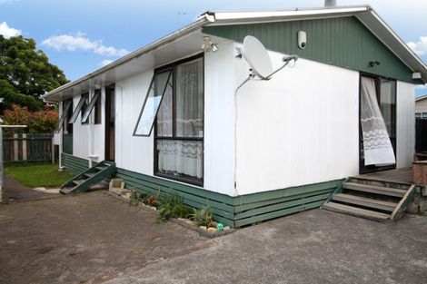 Photo of property in 2/13 Rollerson Street, Papakura, 2110