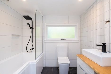 Photo of property in 2 Convent Road, Bluff Hill, Napier, 4110