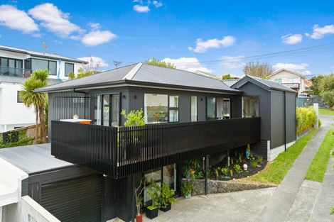 Photo of property in 1/33 Hyde Road, Rothesay Bay, Auckland, 0630