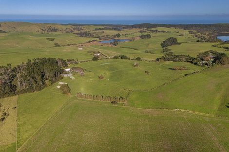 Photo of property in 2640 South Head Road, South Head, Helensville, 0874