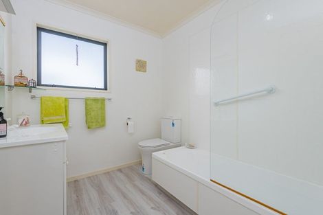 Photo of property in 18 Winston Avenue, Hokowhitu, Palmerston North, 4410