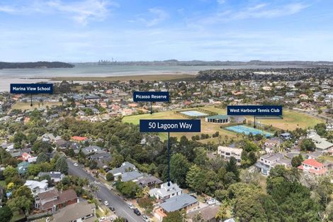 Photo of property in 50 Lagoon Way, West Harbour, Auckland, 0618