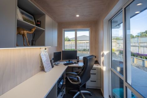 Photo of property in 3 Barbaras Way, Waikanae Beach, Waikanae, 5036