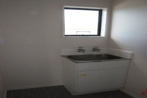 Photo of property in 83 Trias Road, Totara Vale, Auckland, 0629