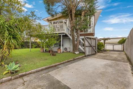 Photo of property in 12 Finlow Drive, Te Atatu South, Auckland, 0610