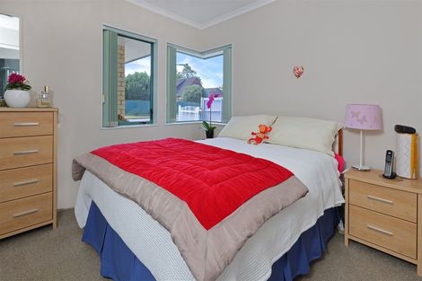 Photo of property in 1 Poinsettia Place, Henderson, Auckland, 0610