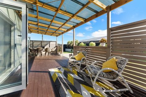 Photo of property in 12 Monaco Grove, Fitzherbert, Palmerston North, 4410