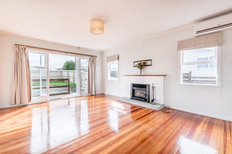 Photo of property in 20 Sylvan Crescent, Te Atatu South, Auckland, 0610