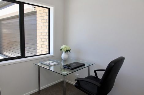 Photo of property in 5 Market Lane, Westown, New Plymouth, 4310