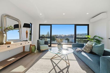 Photo of property in 8a Stanley Avenue, Milford, Auckland, 0620