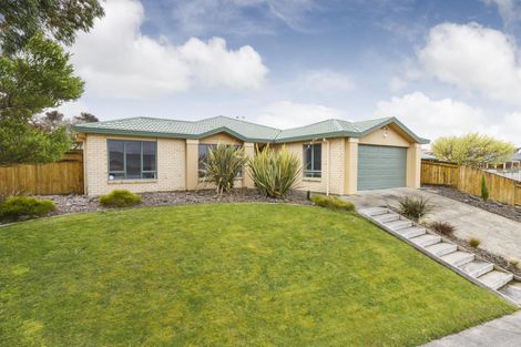Photo of property in 3 Logan Way, Kelvin Grove, Palmerston North, 4414