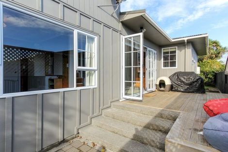 Photo of property in 114 Wairau Road, Oakura, 4314