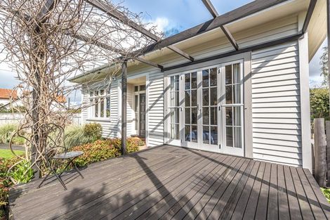 Photo of property in 33 College Street, College Estate, Whanganui, 4500